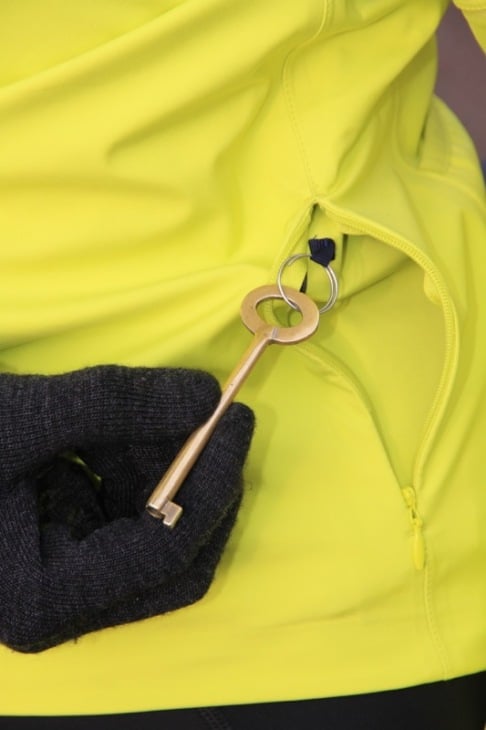 Rapha ハードシェルジャケット 防水・防風機能を持つ厳冬用
